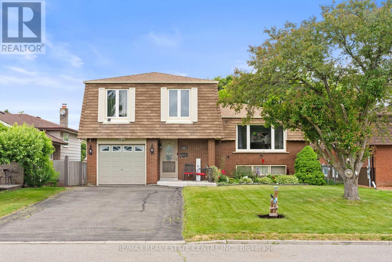 39 Grassmere Crescent, Brampton, Ontario  L6S 1C9 - Photo 1 - W13462810