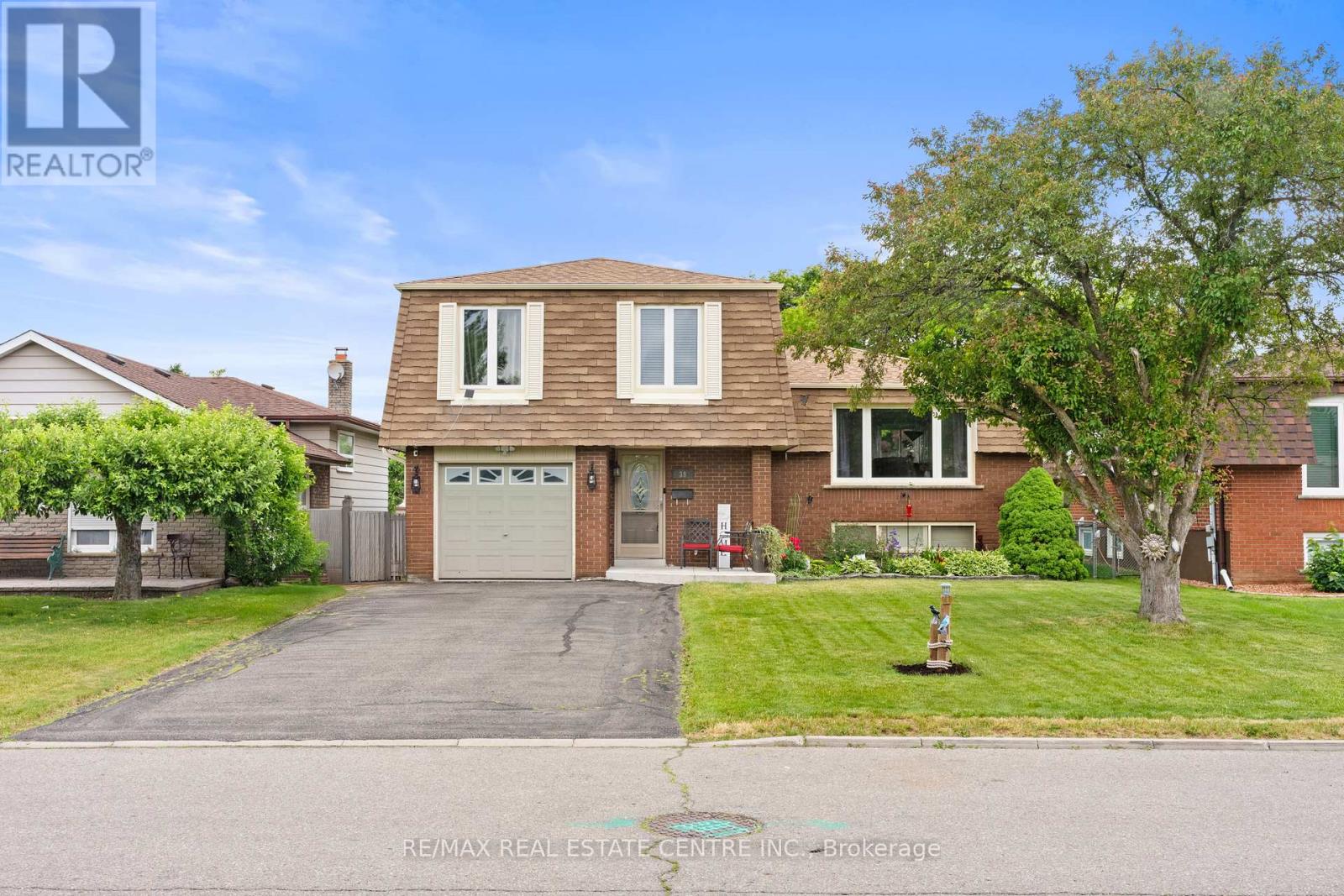 39 Grassmere Crescent, Brampton, Ontario  L6S 1C9 - Photo 2 - W13462810
