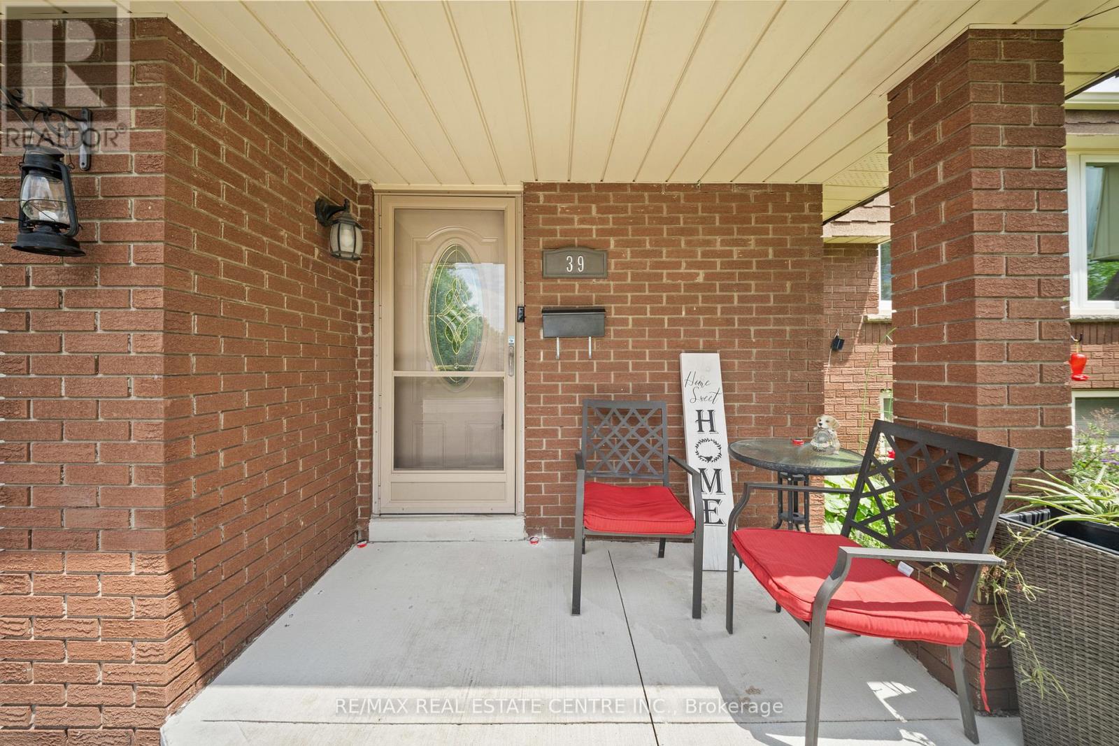 39 Grassmere Crescent, Brampton, Ontario  L6S 1C9 - Photo 4 - W13462810