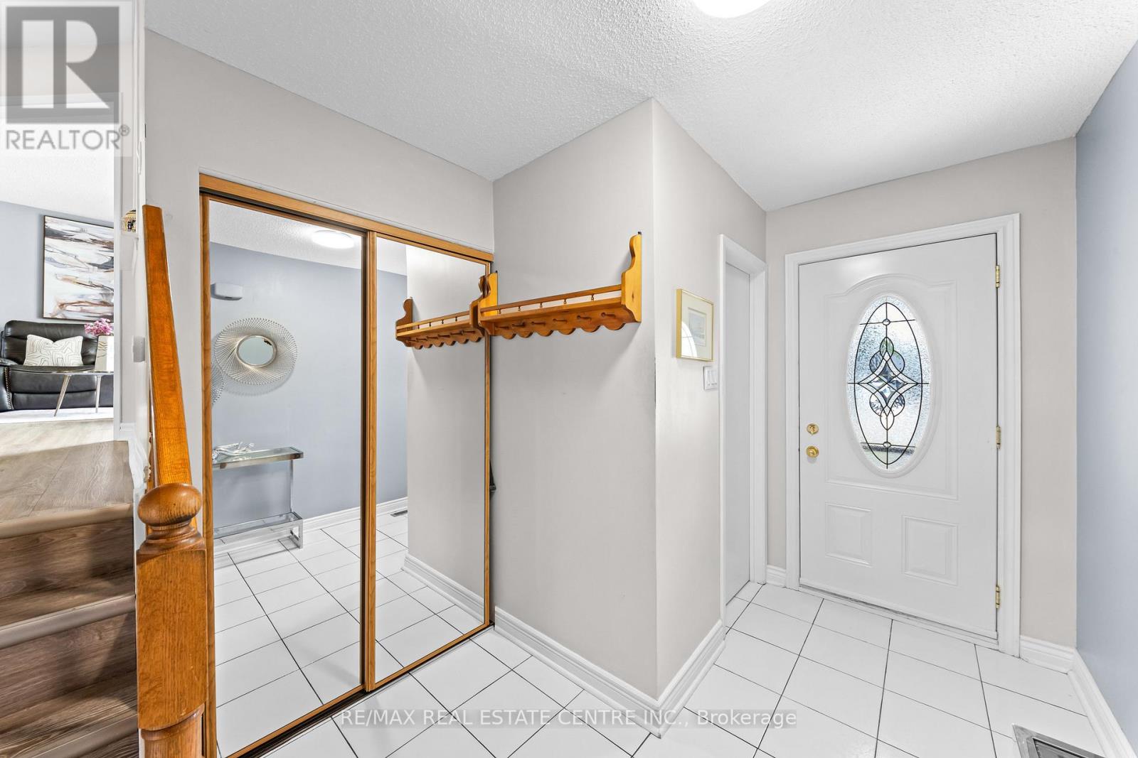 39 Grassmere Crescent, Brampton, Ontario  L6S 1C9 - Photo 5 - W13462810