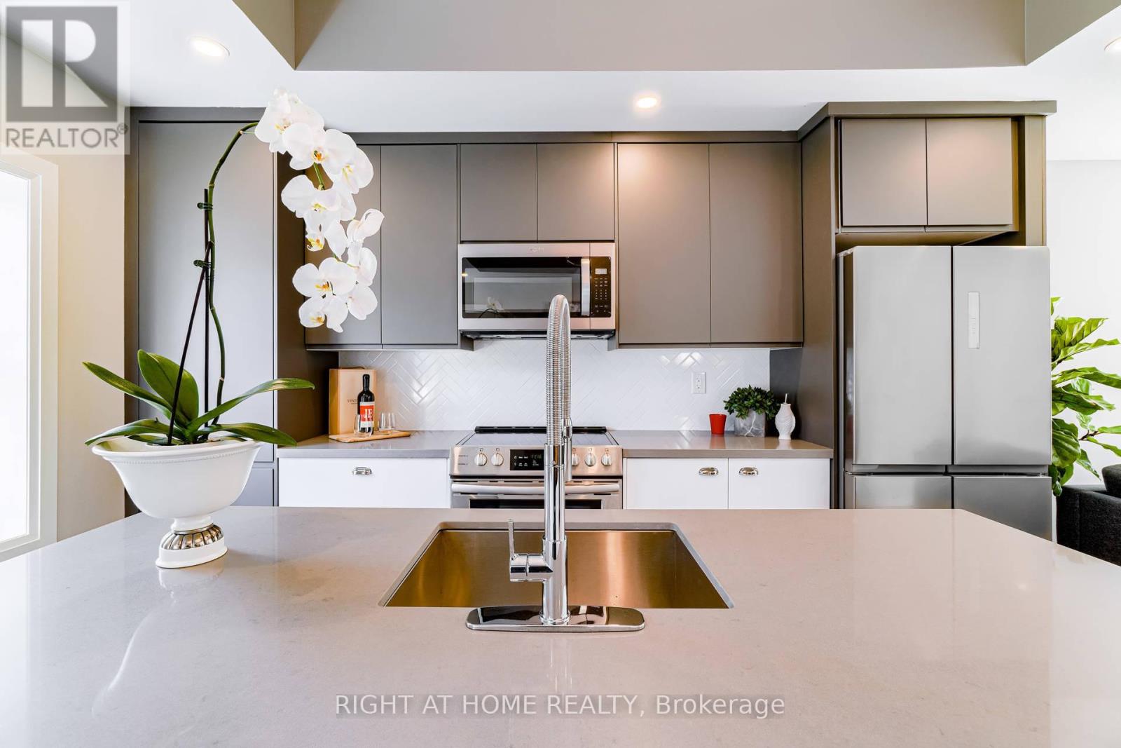 3 - 294 South Kingsway Road, Toronto, Ontario  M6S 3T9 - Photo 8 - W13463088