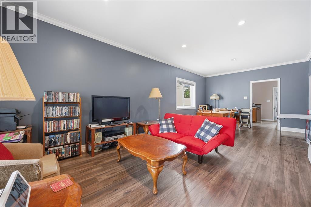 162 Richard Street, Sarnia photo 4