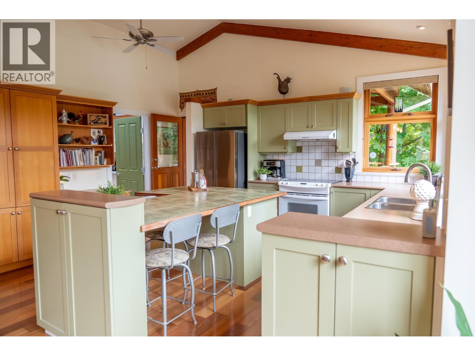 6608 Razor Point Road, Pender Island, British Columbia  V0N 2M1 - Photo 10 - R3137476