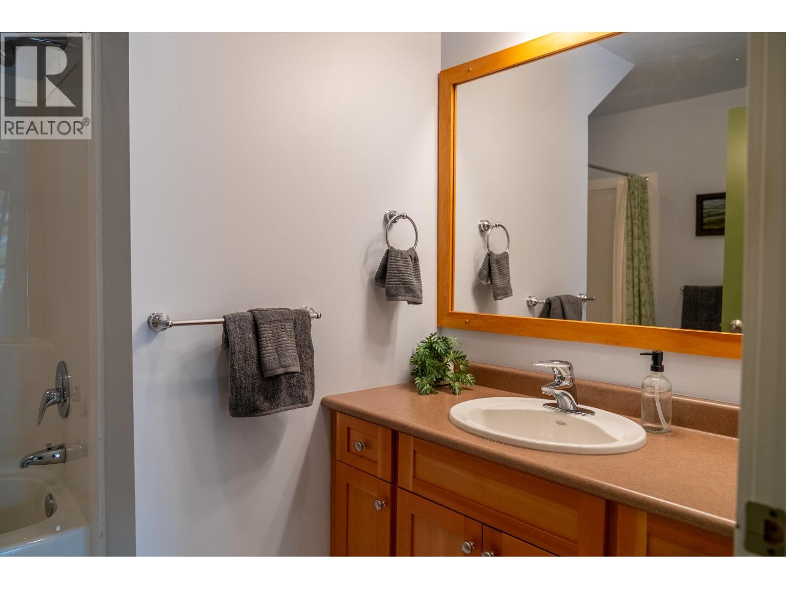 6608 Razor Point Road, Pender Island, British Columbia  V0N 2M1 - Photo 24 - R3137476
