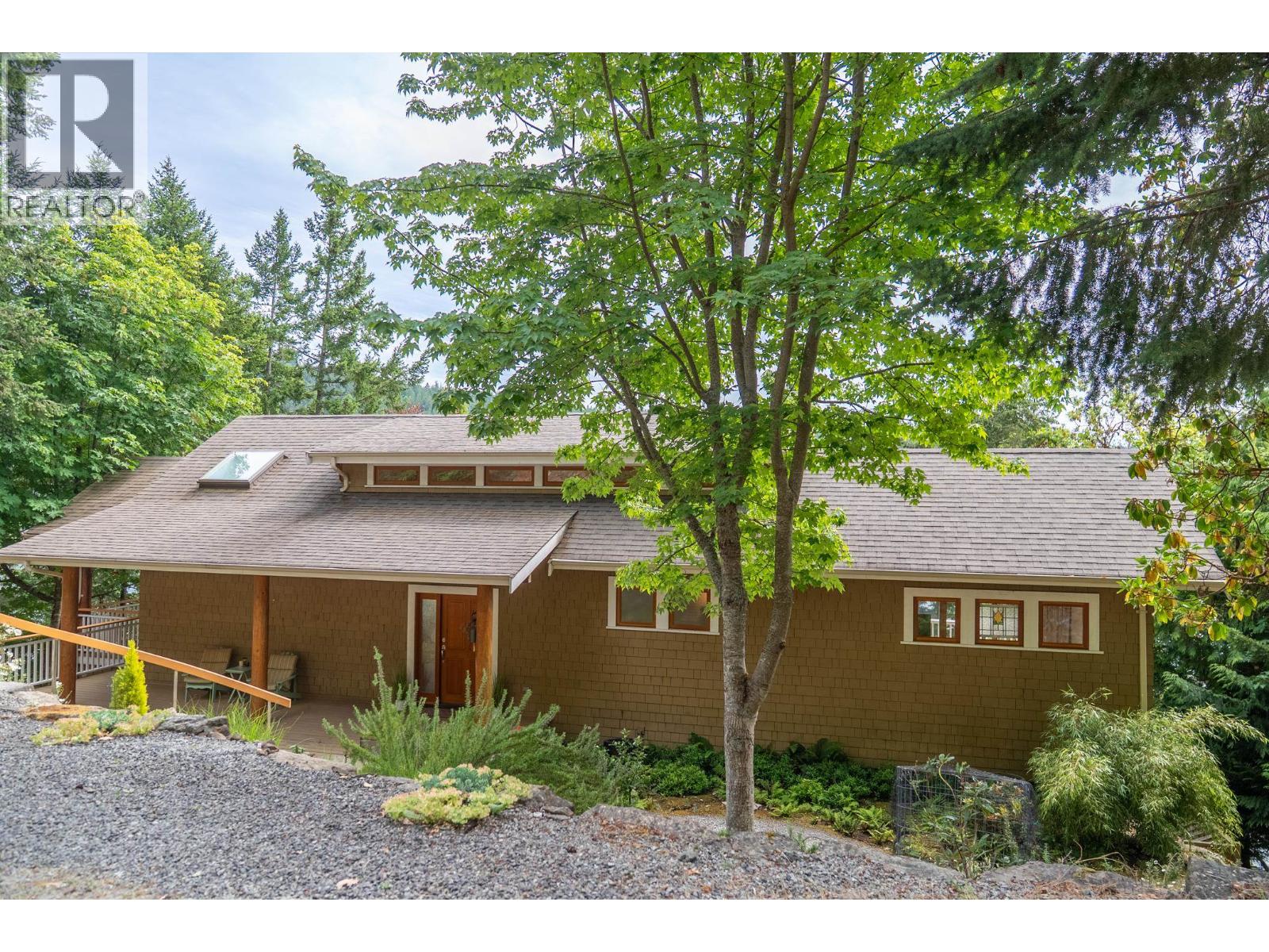 6608 Razor Point Road, Pender Island, British Columbia  V0N 2M1 - Photo 3 - R3137476