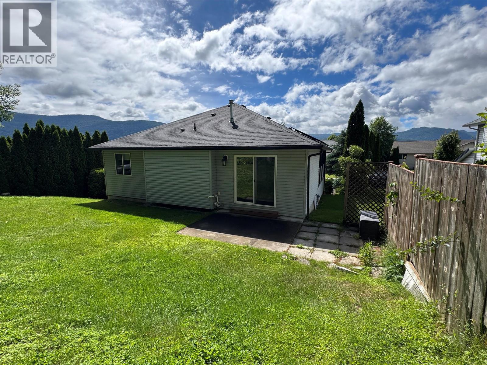 1479 37th Street, Castlegar, British Columbia V1N 4J5 - Photo 5 - 10378028