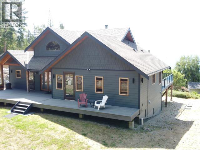 8116 EMMONDS ROAD, Powell River, British Columbia