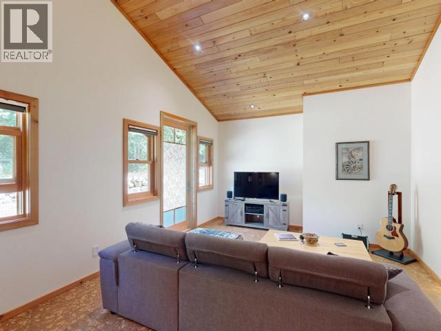 8116 Emmonds Road, Powell River, British Columbia  V8A 0E7 - Photo 15 - 20003