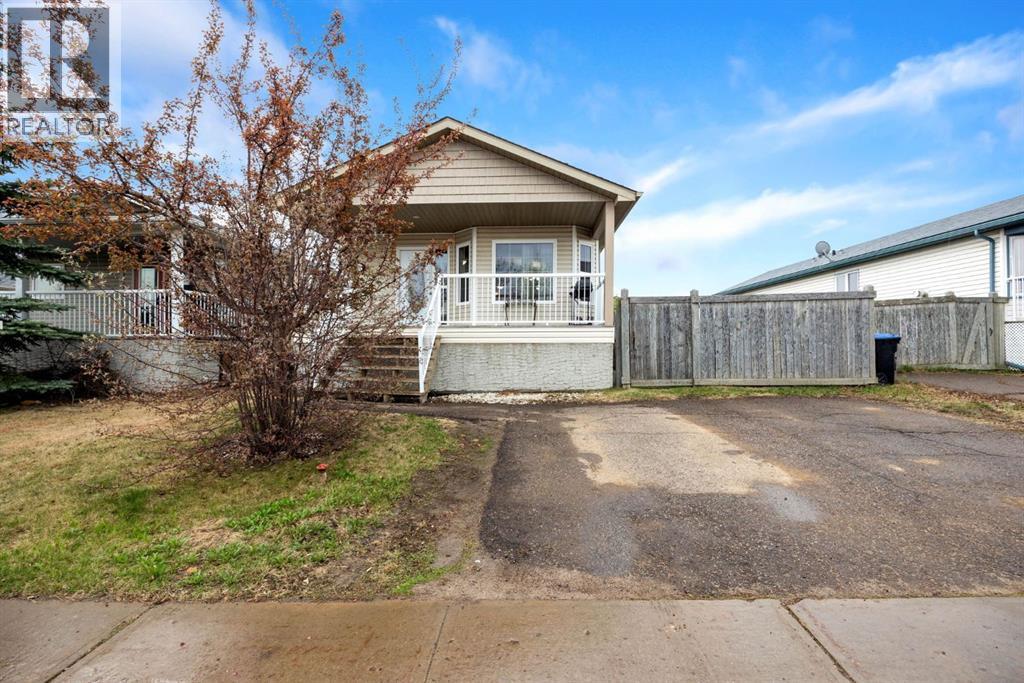 209 Ash Way, Fort Mcmurray, Alberta  T9K 0E9 - Photo 1 - A2286178