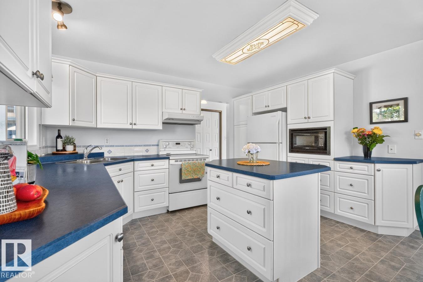 6930 11 Av NW, Edmonton, Alberta  T6K 3J5 - Photo 11 - E4494408