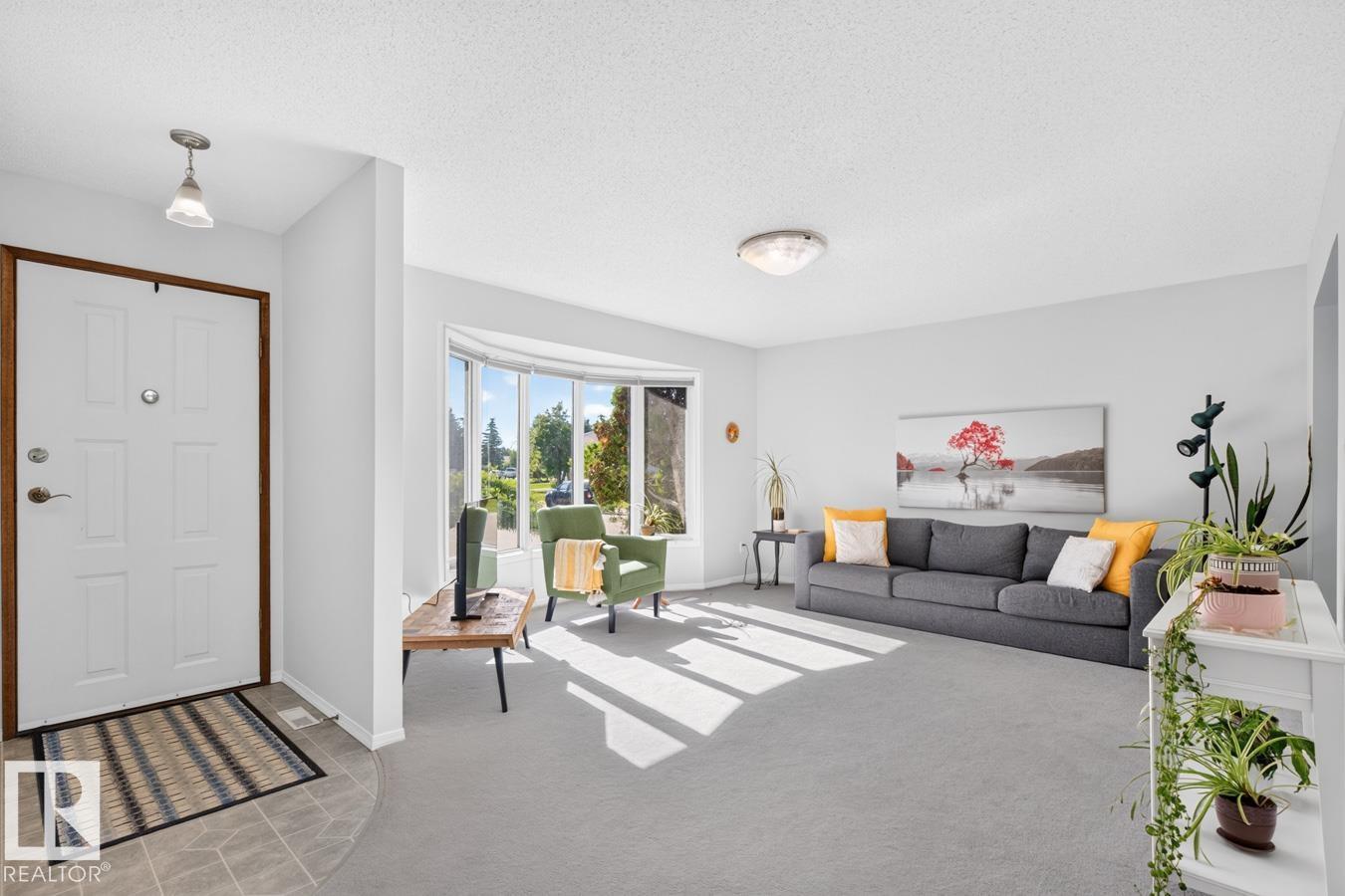 6930 11 Av NW, Edmonton, Alberta  T6K 3J5 - Photo 3 - E4494408