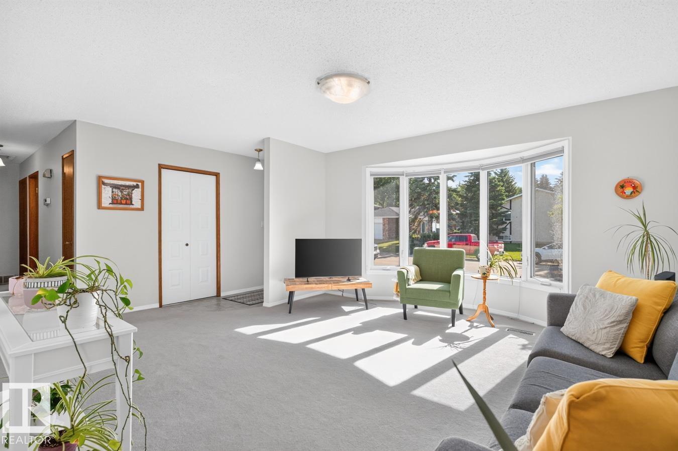6930 11 Av NW, Edmonton, Alberta  T6K 3J5 - Photo 6 - E4494408