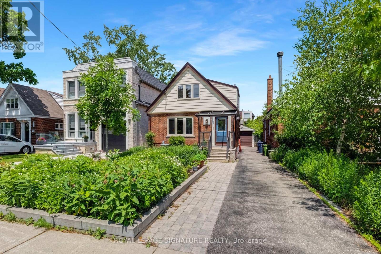 <div class="slider-price">$1,599,000</div><p>142 Divadale Drive, Toronto, Ontario</p>