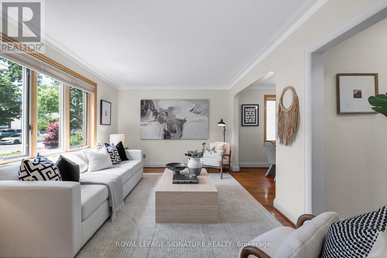 142 Divadale Drive, Toronto, Ontario  M4G 2P4 - Photo 2 - C13463196