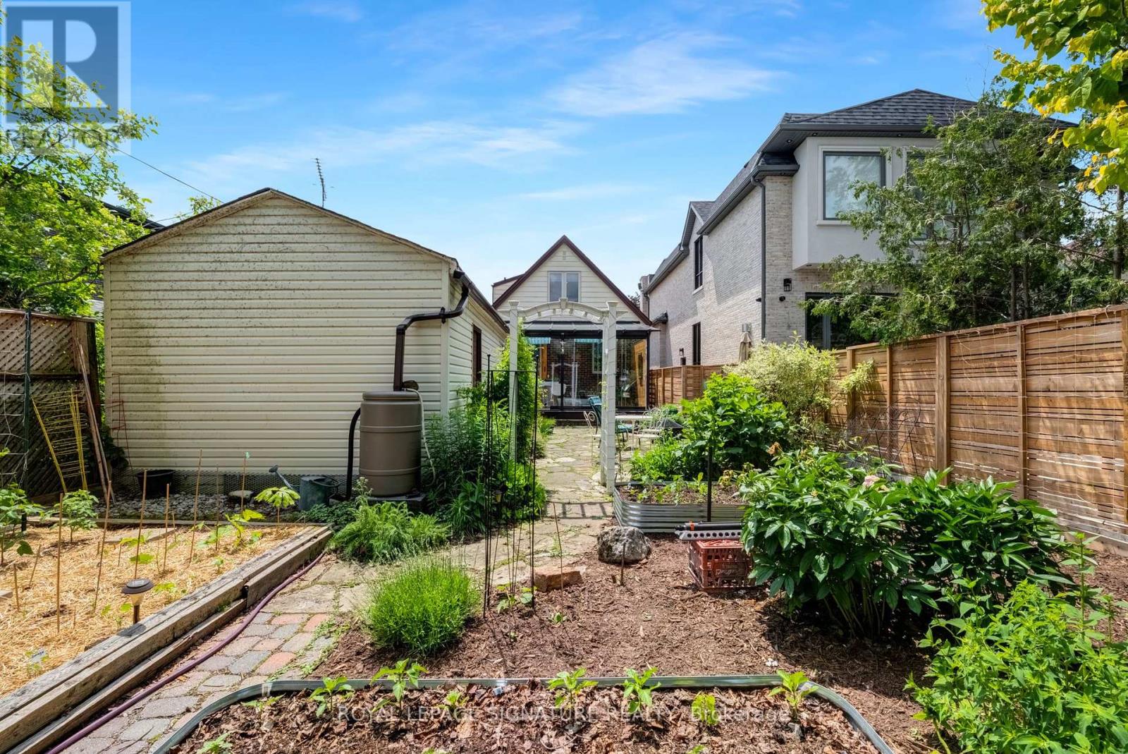 142 Divadale Drive, Toronto, Ontario  M4G 2P4 - Photo 26 - C13463196