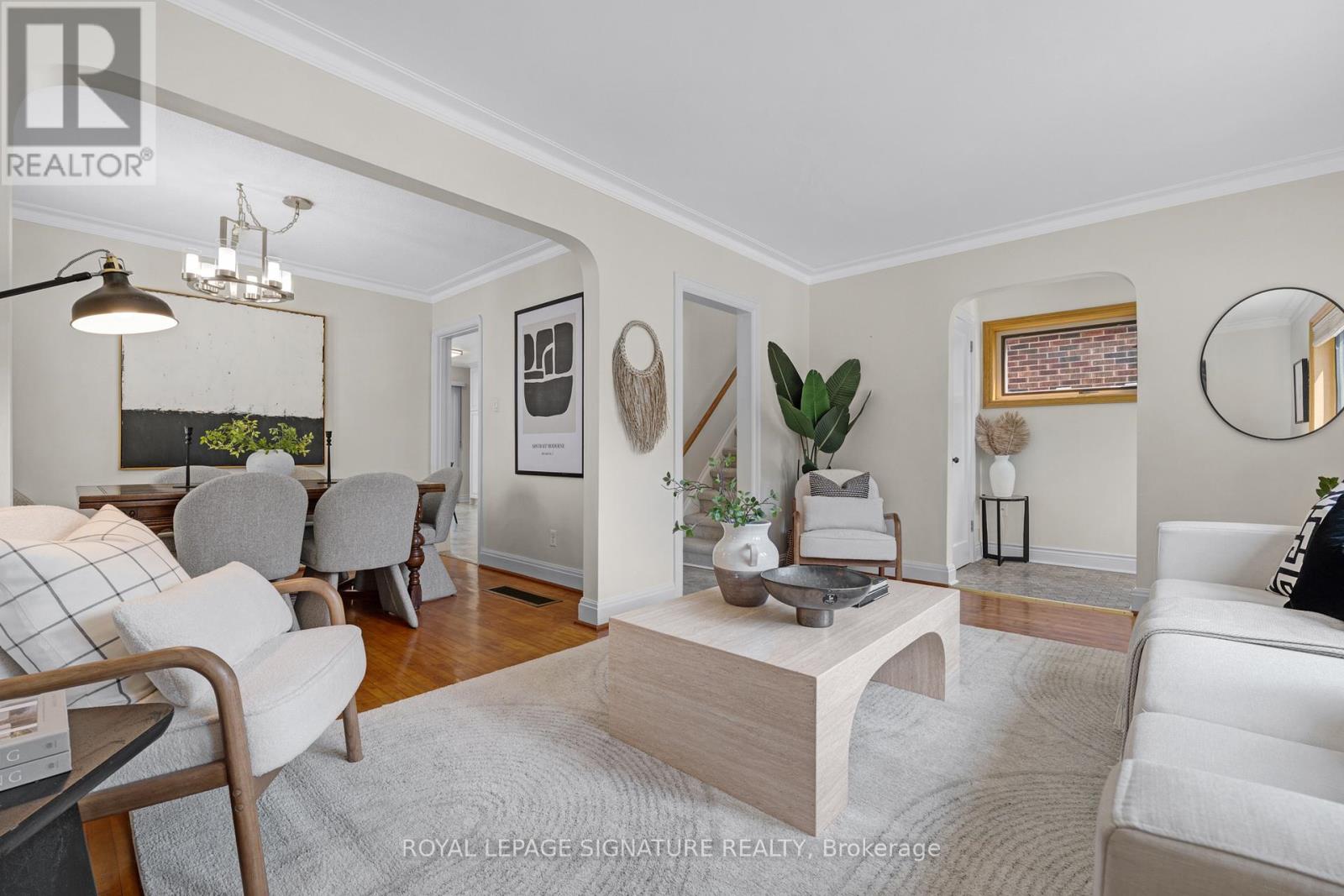142 Divadale Drive, Toronto, Ontario  M4G 2P4 - Photo 3 - C13463196