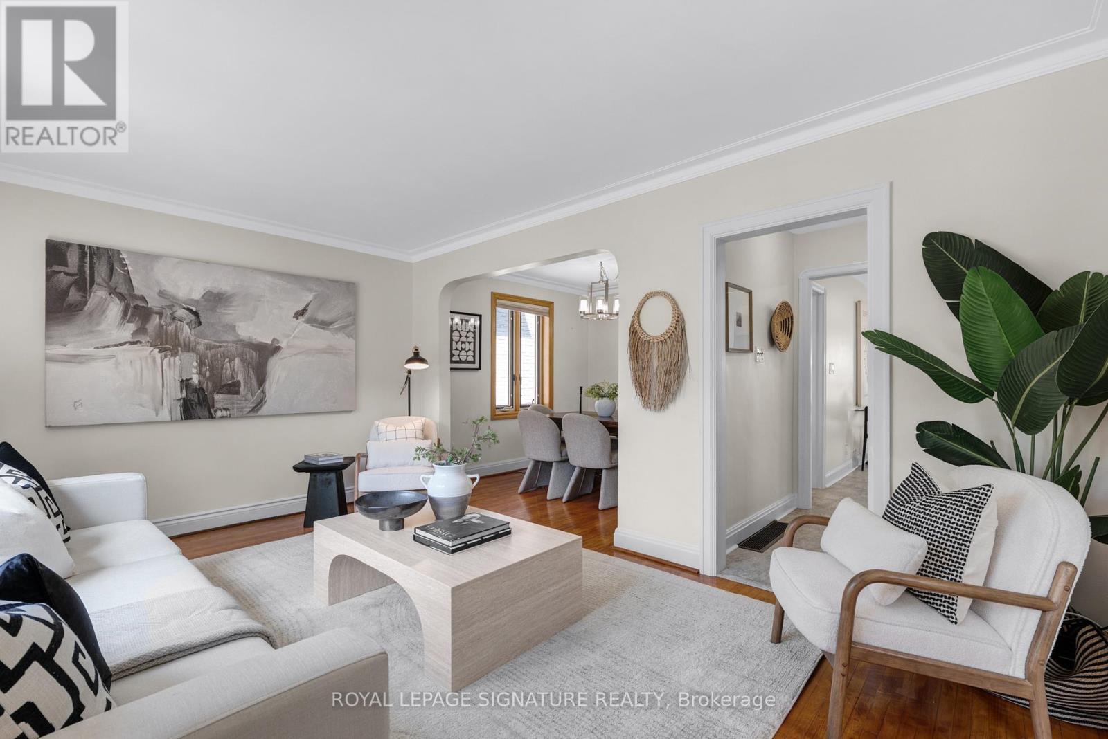142 Divadale Drive, Toronto, Ontario  M4G 2P4 - Photo 4 - C13463196