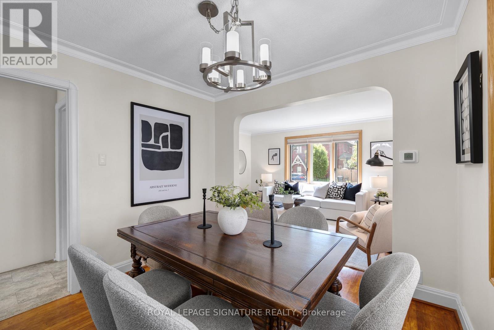 142 Divadale Drive, Toronto, Ontario  M4G 2P4 - Photo 5 - C13463196