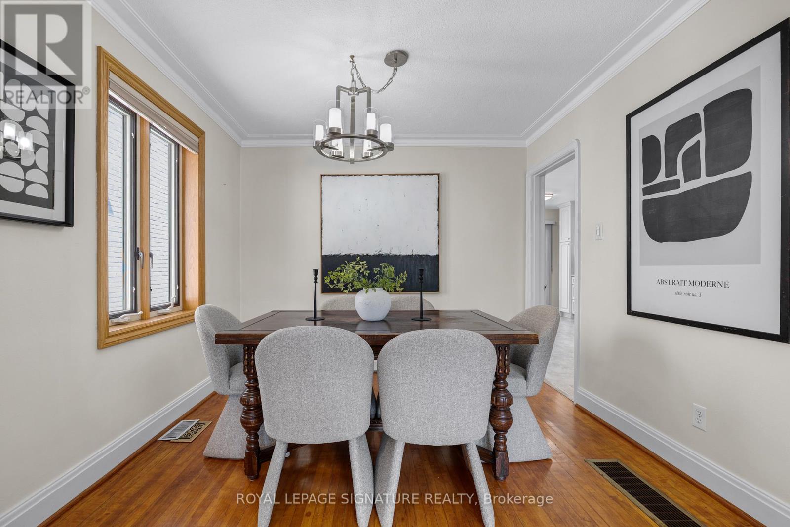 142 Divadale Drive, Toronto, Ontario  M4G 2P4 - Photo 6 - C13463196