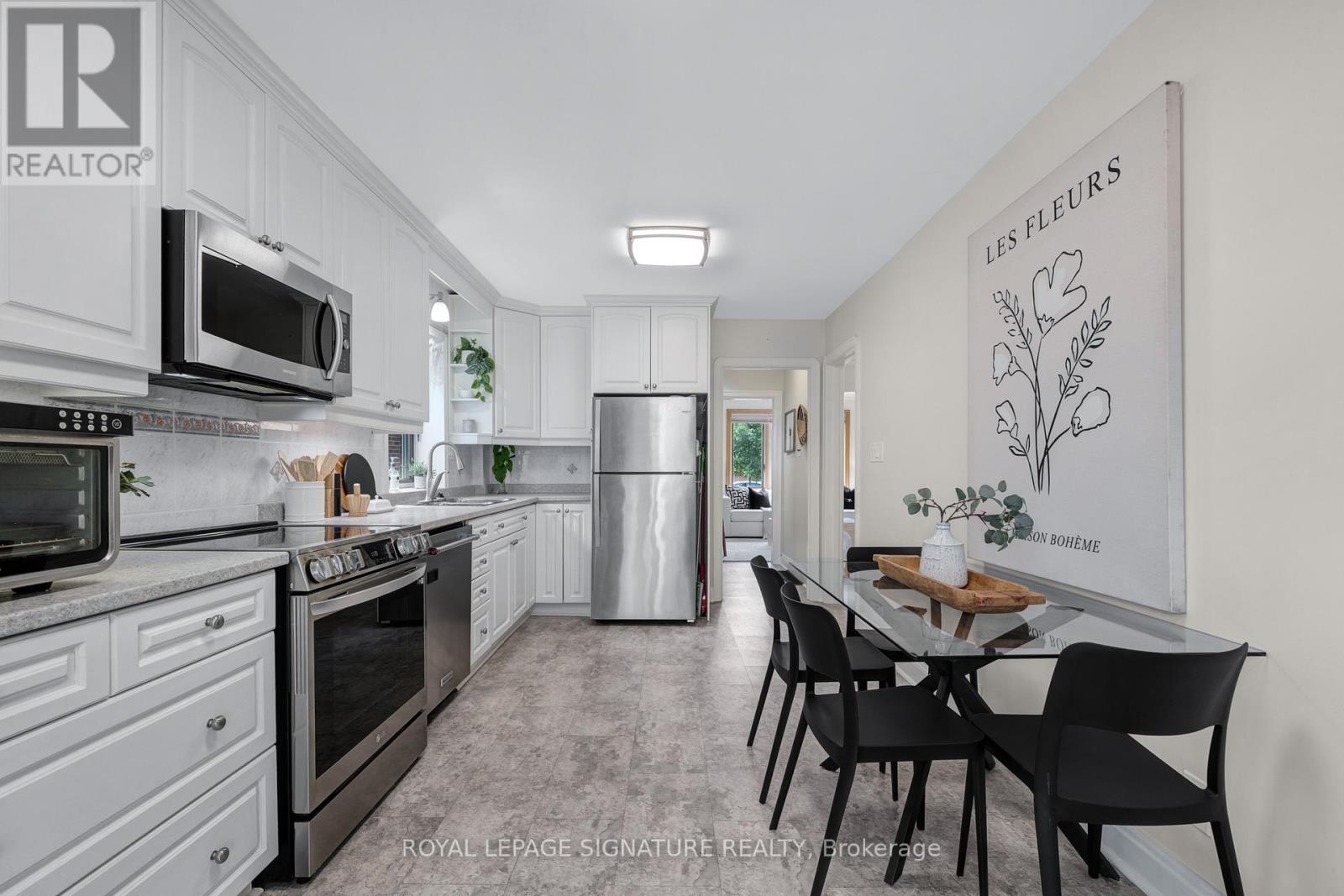 142 Divadale Drive, Toronto, Ontario  M4G 2P4 - Photo 7 - C13463196