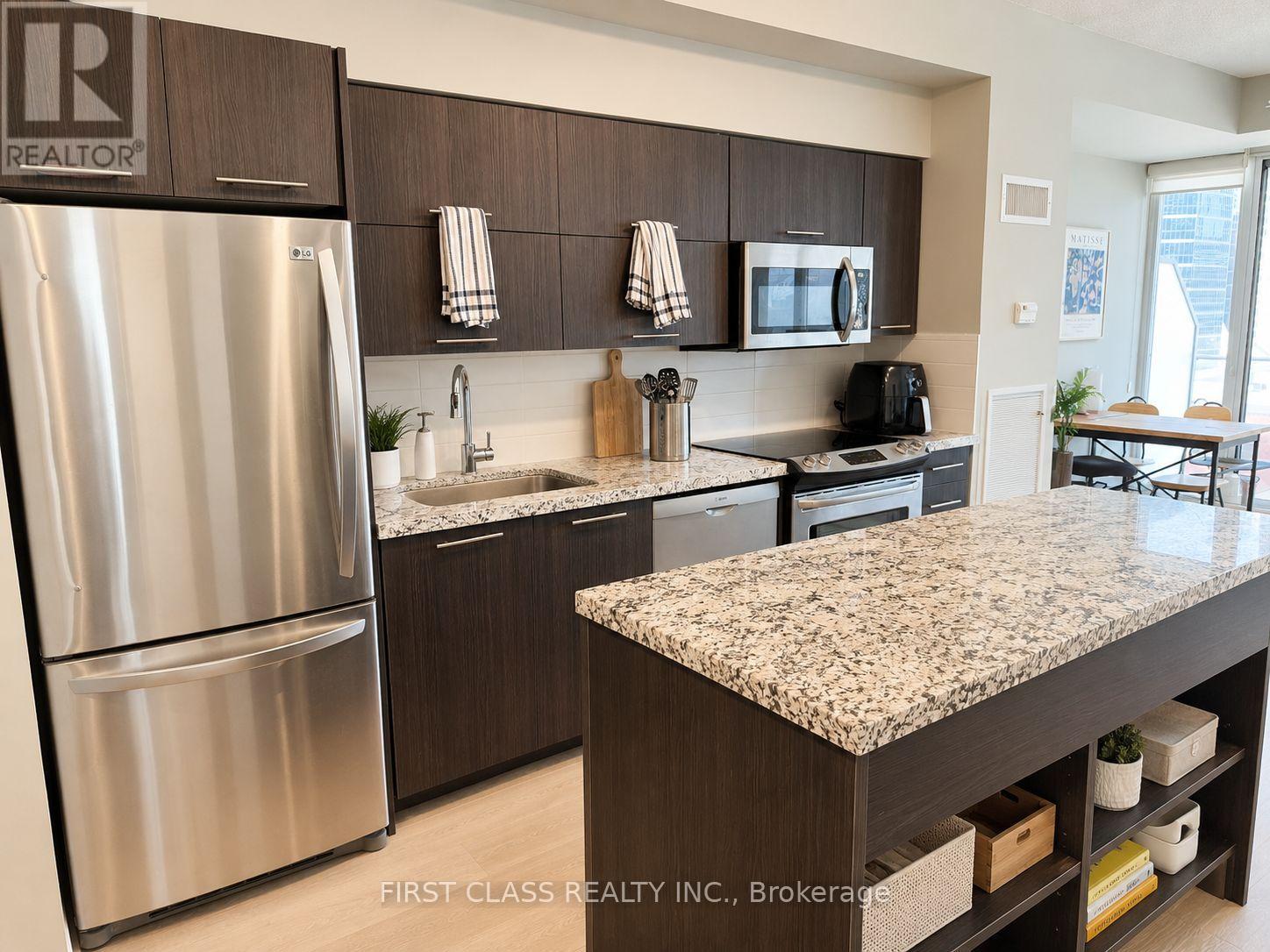 903 - 126 SIMCOE STREET, Toronto, Ontario