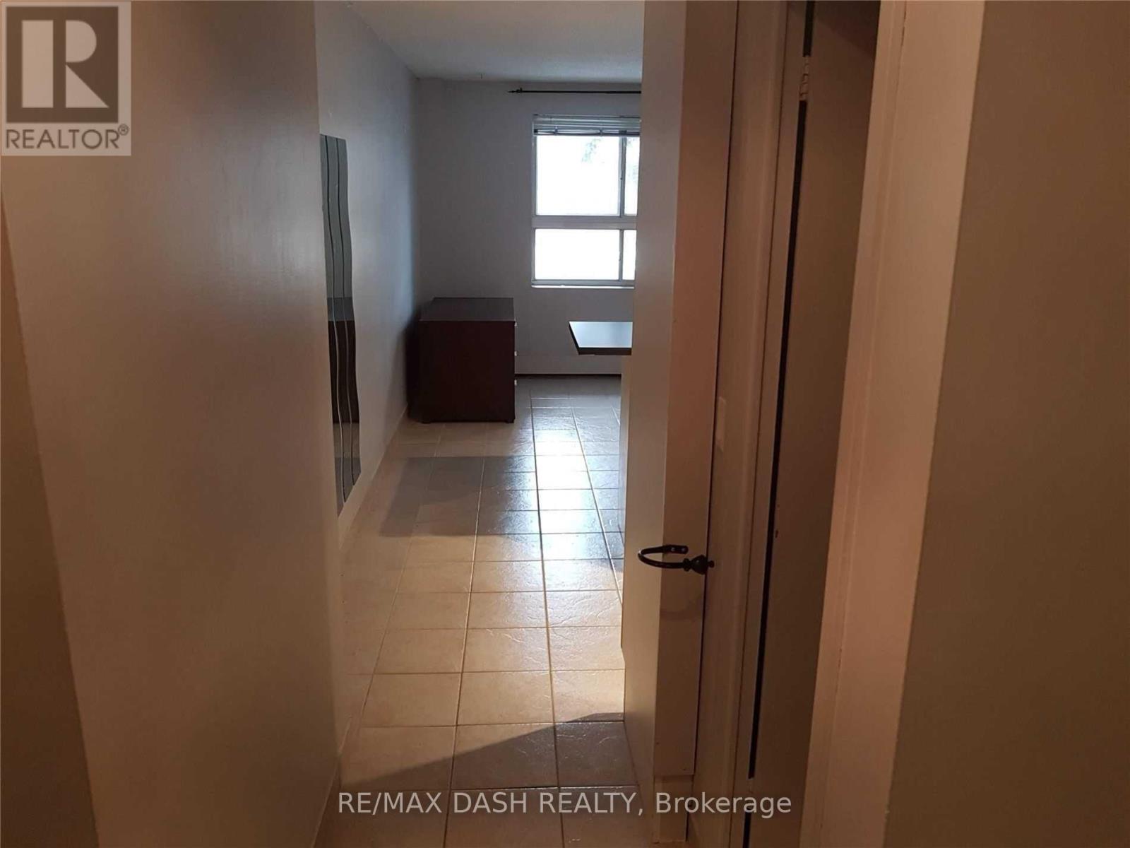 203 - 123 Woodbine Avenue, Toronto, Ontario M4L 3V8 - Photo 3 - E13463138