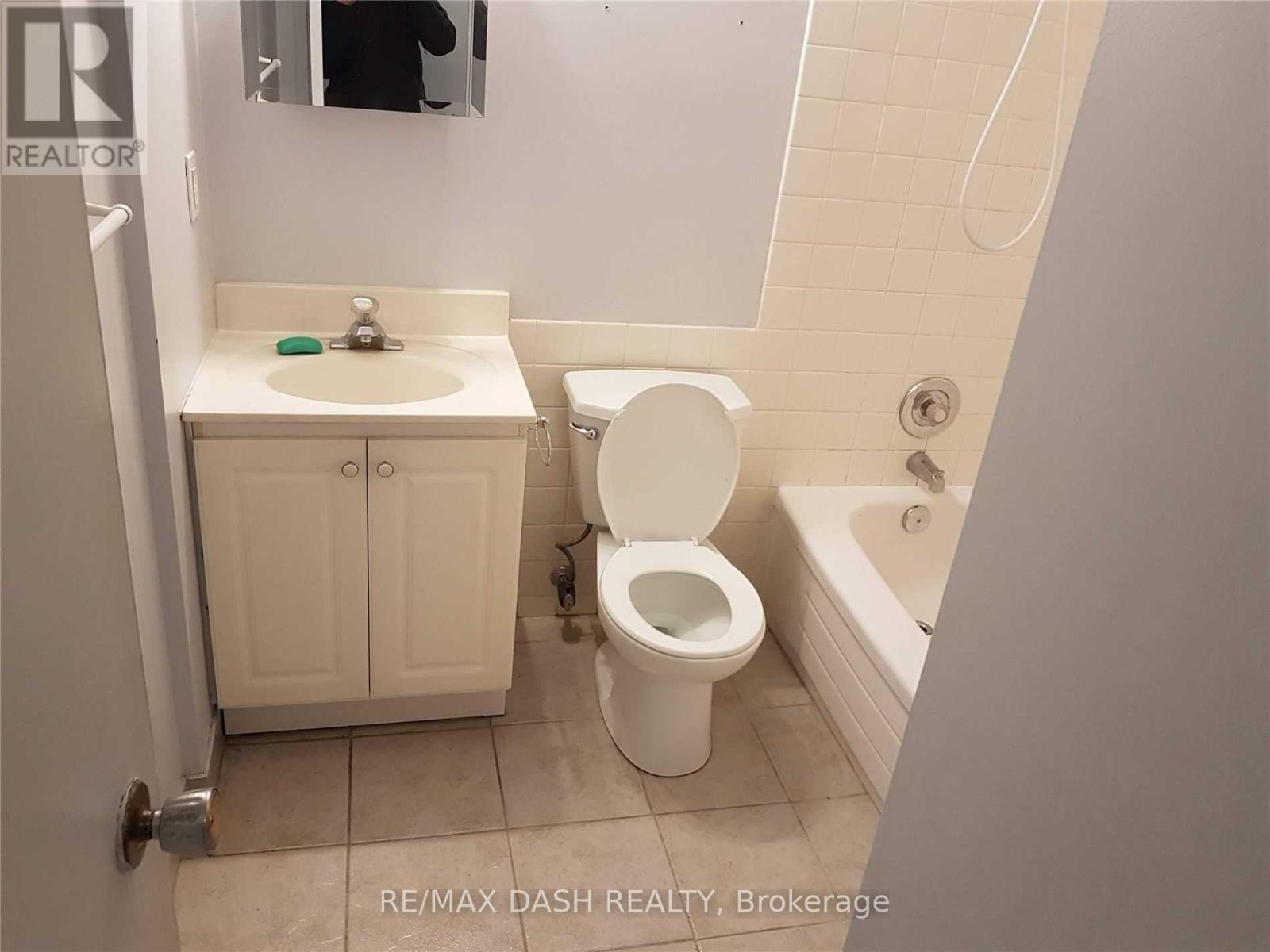 203 - 123 Woodbine Avenue, Toronto, Ontario M4L 3V8 - Photo 6 - E13463138