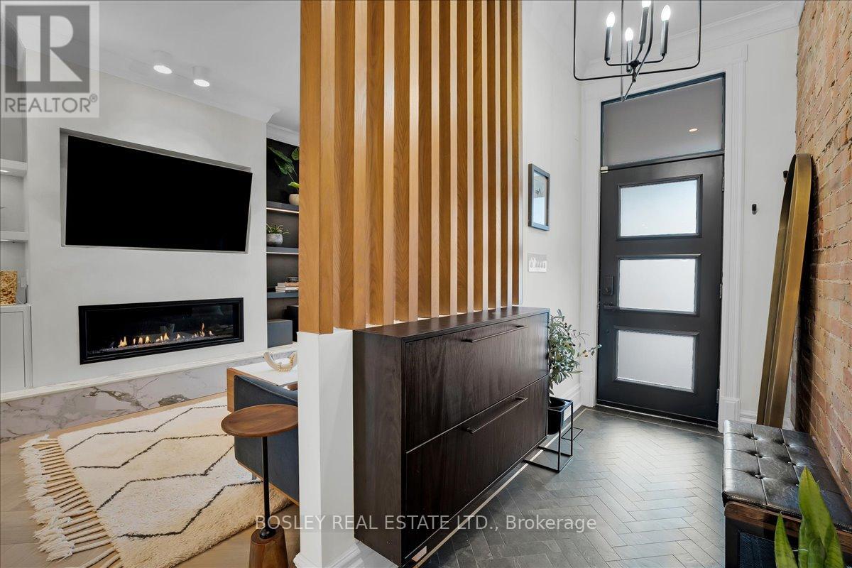 372 Logan Avenue, Toronto, Ontario  M4M 2N8 - Photo 2 - E13463208