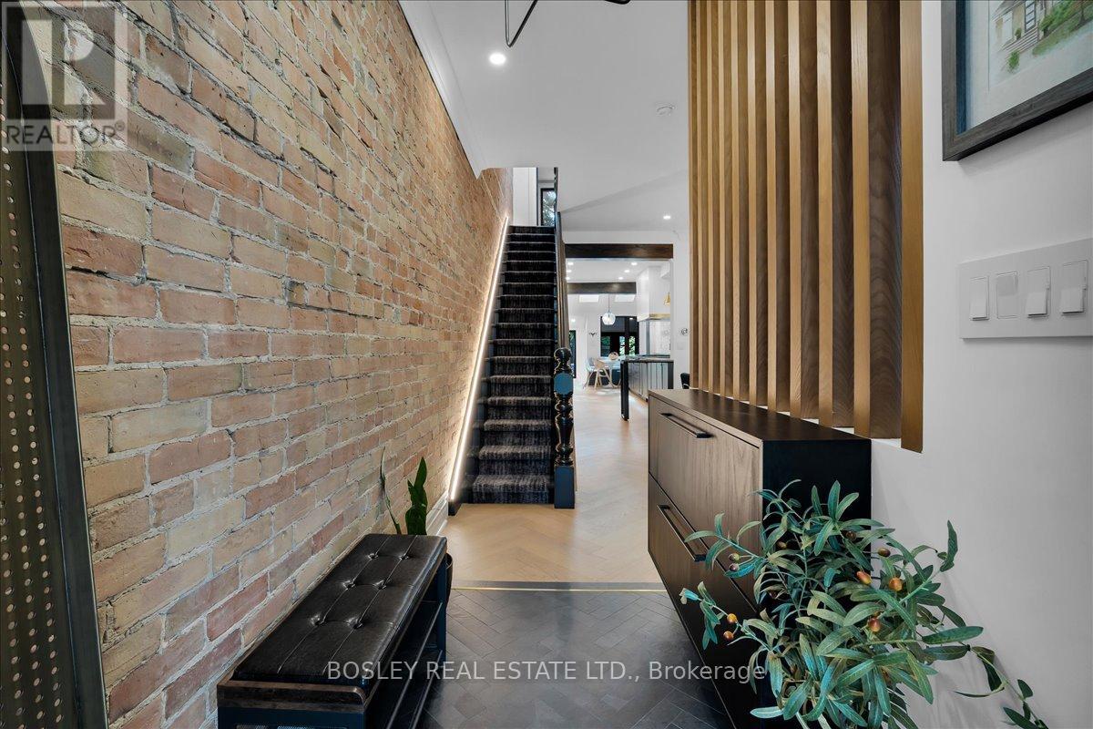 372 Logan Avenue, Toronto, Ontario  M4M 2N8 - Photo 3 - E13463208