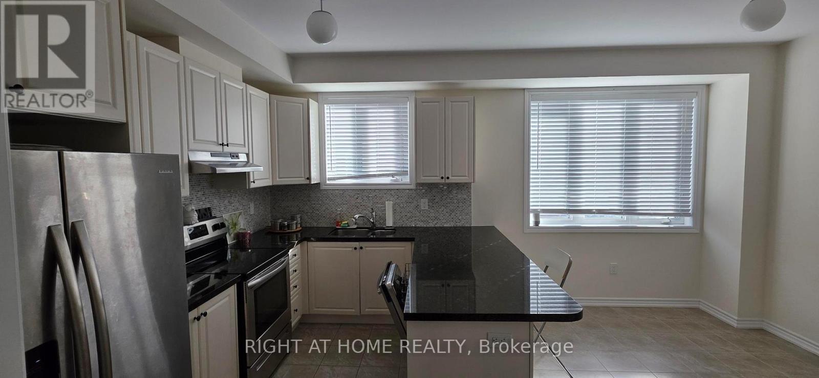 27 Shiff Crescent, Brampton, Ontario  L6Z 0B4 - Photo 2 - W13458068