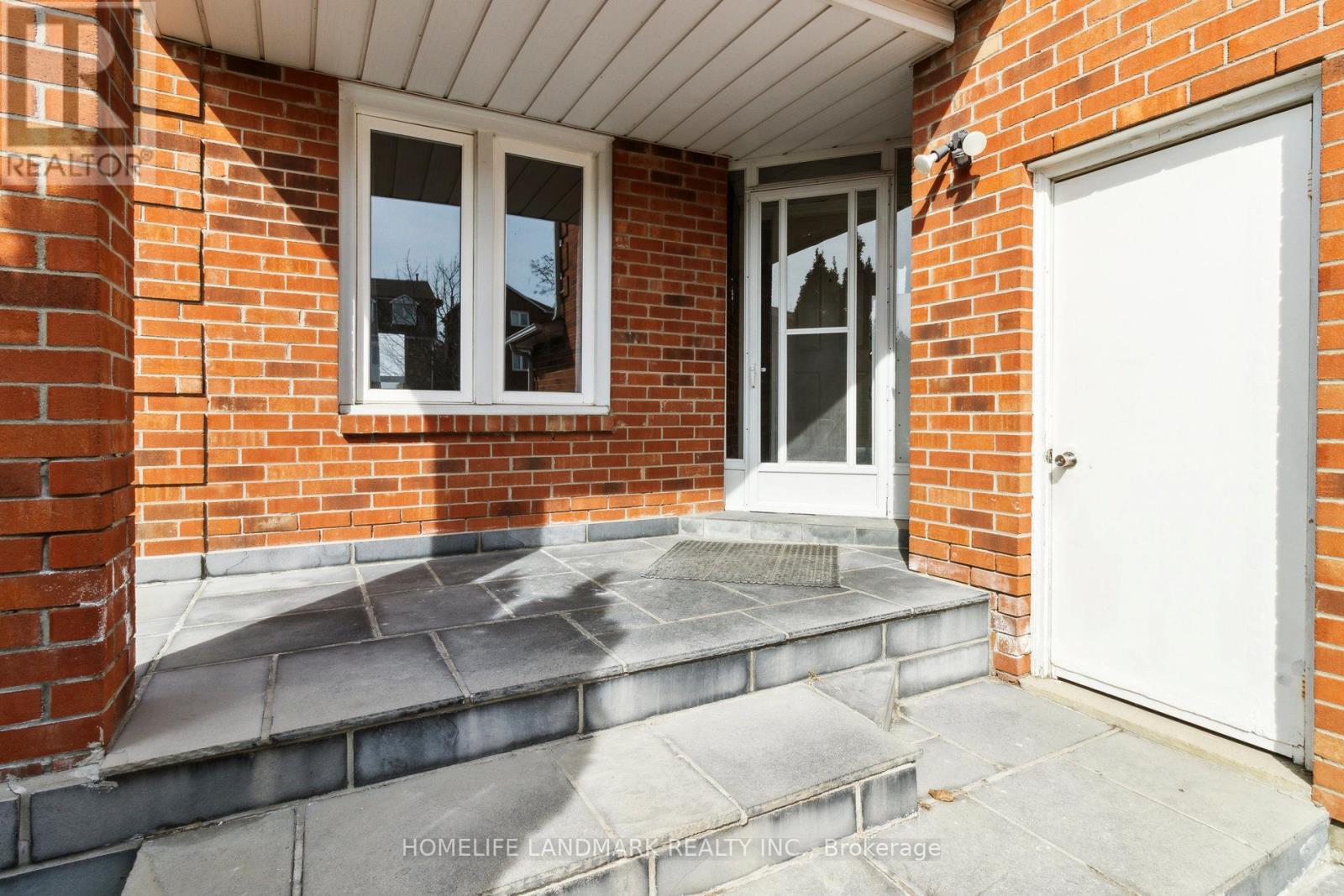 249 Charlton Avenue, Vaughan, Ontario  L4J 6H3 - Photo 3 - N13463132