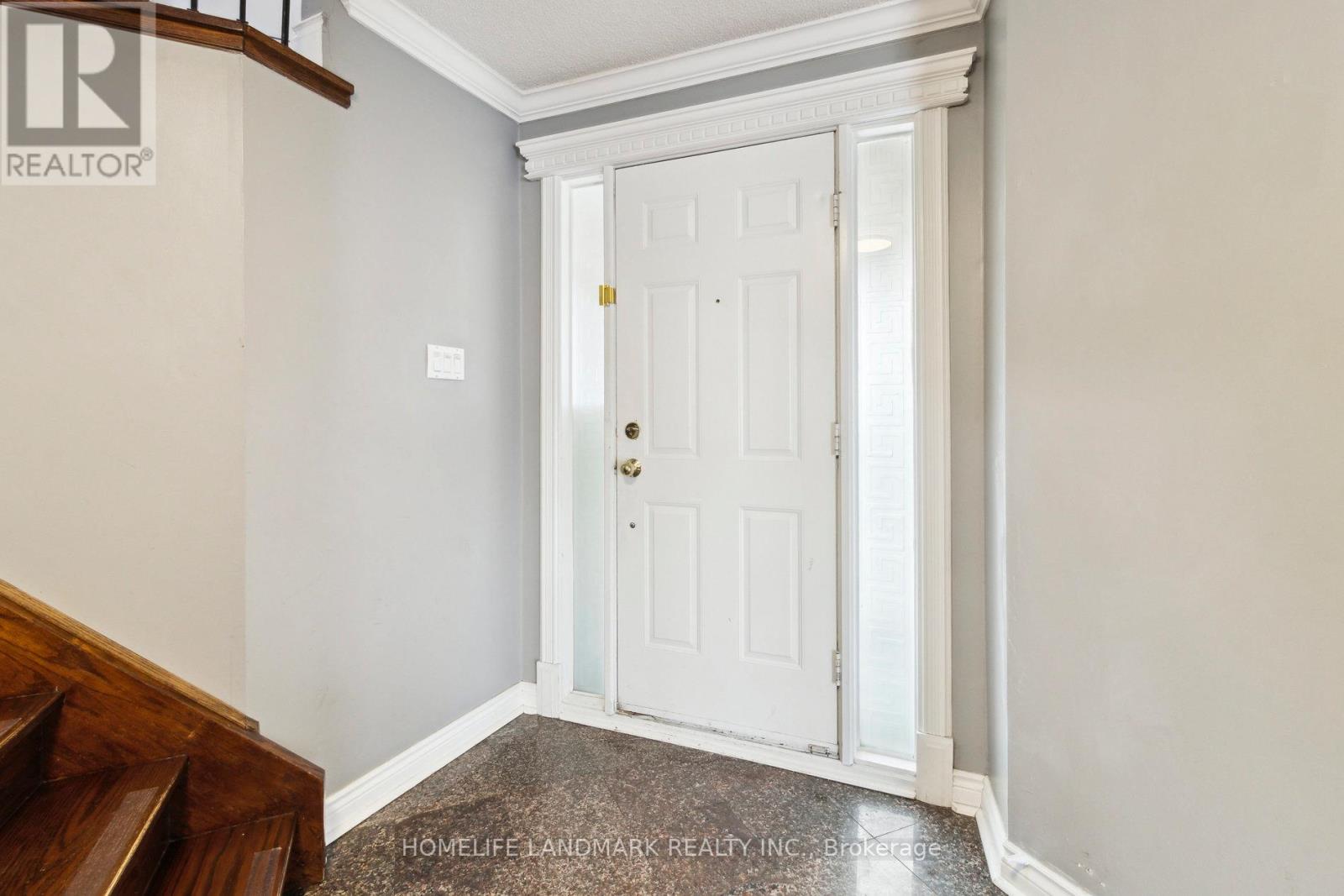 249 Charlton Avenue, Vaughan, Ontario  L4J 6H3 - Photo 4 - N13463132