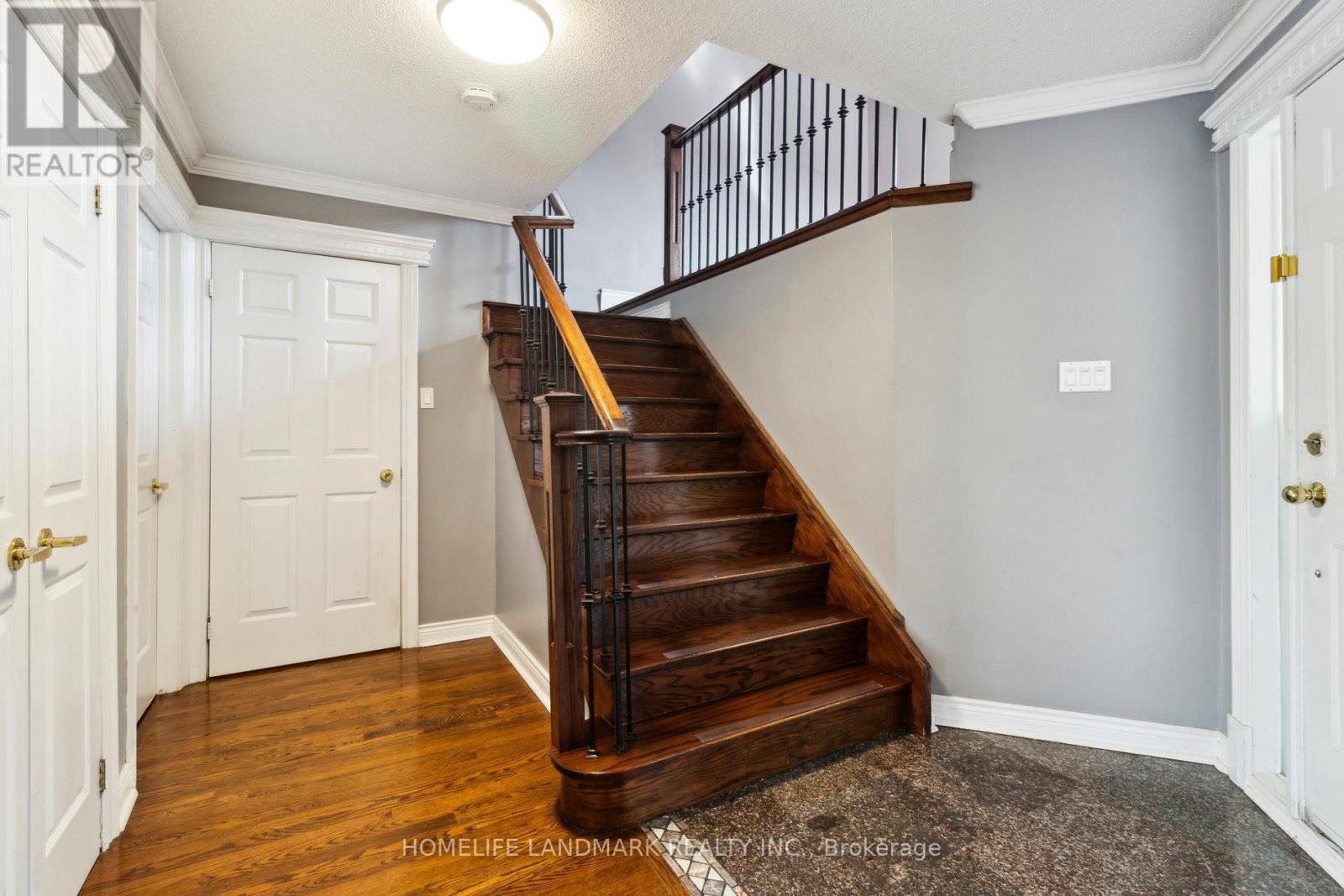249 Charlton Avenue, Vaughan, Ontario  L4J 6H3 - Photo 5 - N13463132