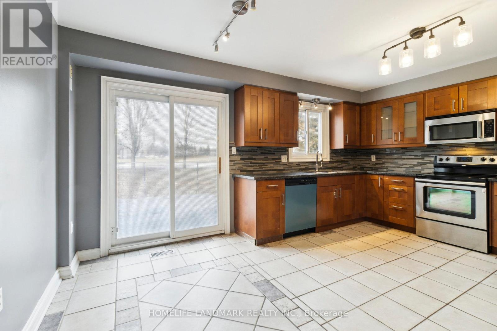 249 Charlton Avenue, Vaughan, Ontario  L4J 6H3 - Photo 9 - N13463132