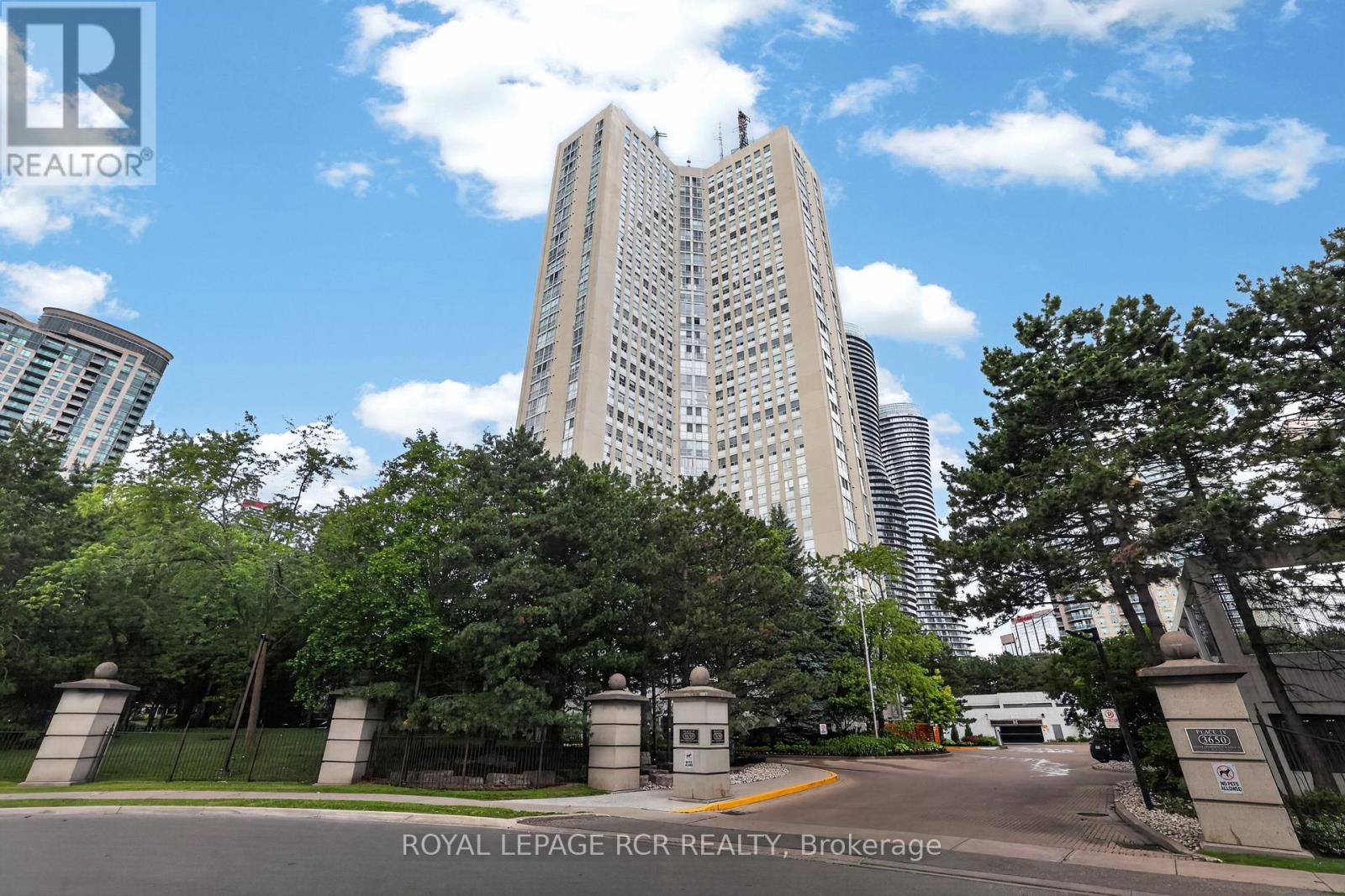 303 - 3650 Kaneff Crescent, Mississauga, Ontario  L5A 4A1 - Photo 2 - W13463096