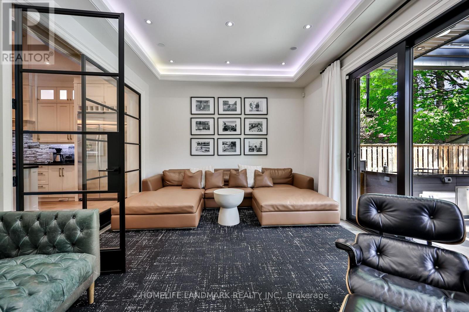 211 South Kingsway Way, Toronto, Ontario  M6S 3T8 - Photo 19 - W13463162