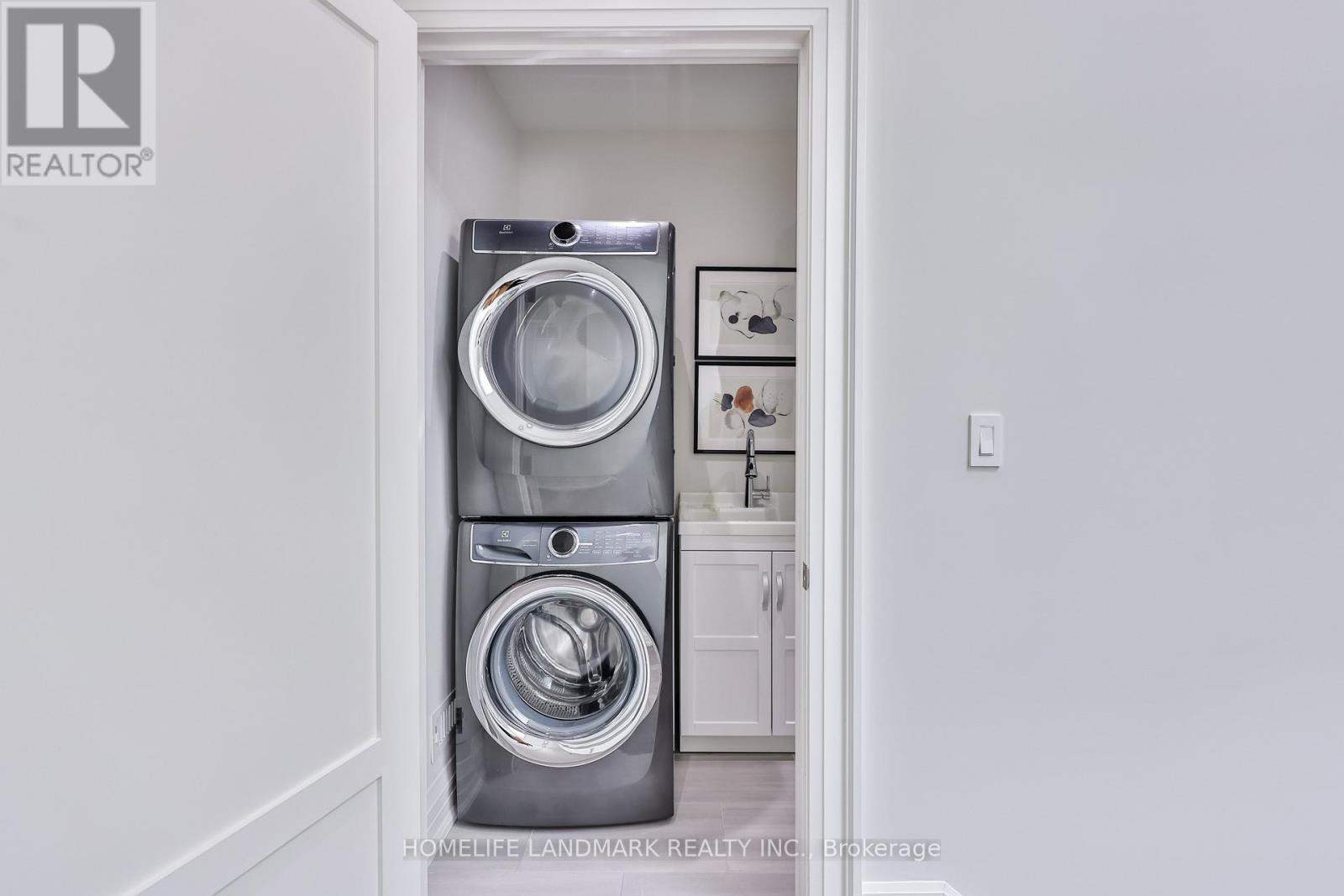 211 South Kingsway Way, Toronto, Ontario  M6S 3T8 - Photo 38 - W13463162