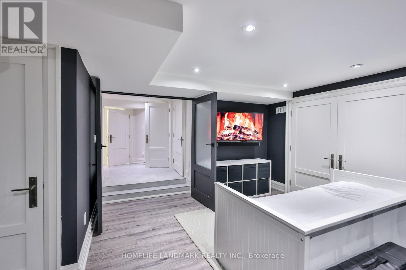 211 South Kingsway Way, Toronto, Ontario  M6S 3T8 - Photo 42 - W13463162