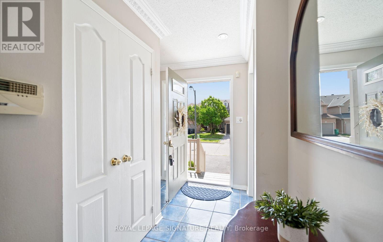 2342 Bankside Drive, Mississauga, Ontario  L5M 6E1 - Photo 5 - W13463228
