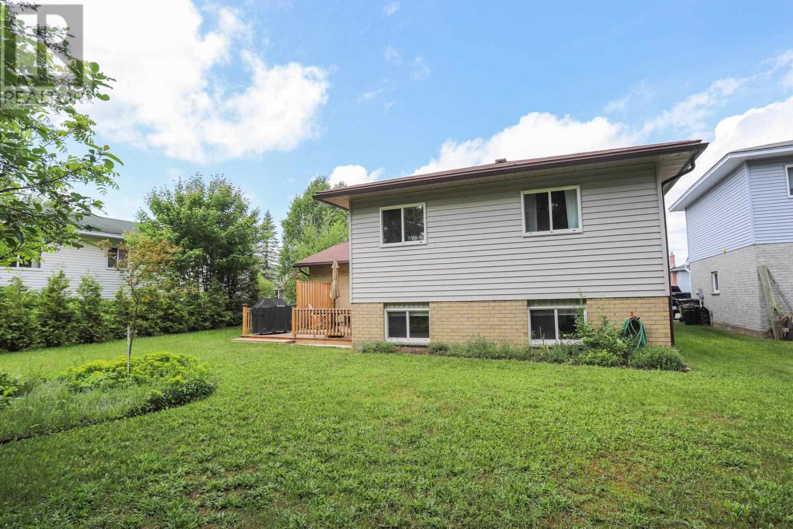 36 Autumn Dr, Sault Ste. Marie, Ontario  P6A 6S3 - Photo 4 - SM261508