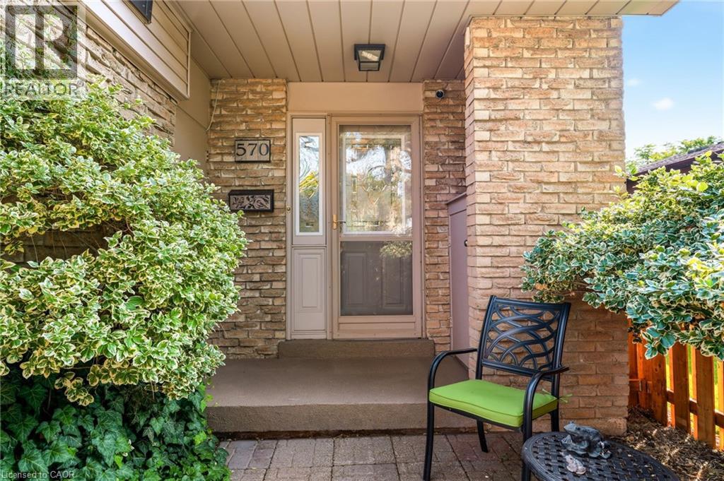 570 Forestwood Crescent, Burlington, Ontario L7L 4K3 - Photo 2 - 40838963
