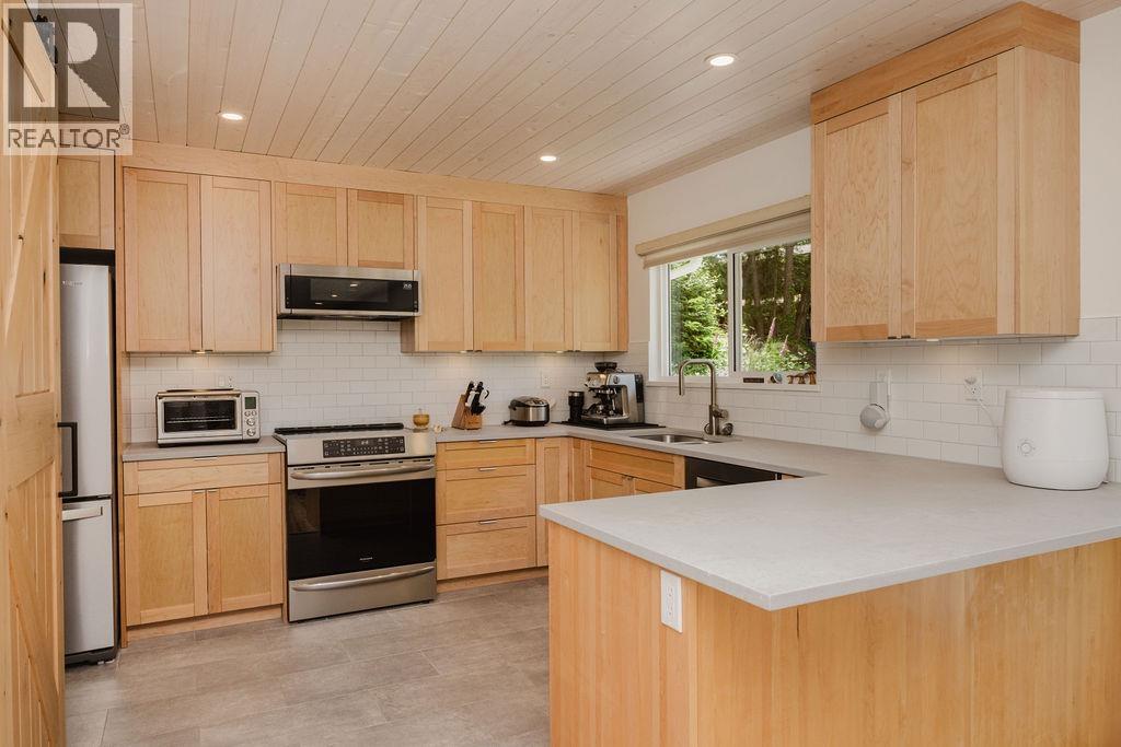 5079 Elliot Road, Pender Harbour, British Columbia  V0N 1S1 - Photo 9 - R3135242
