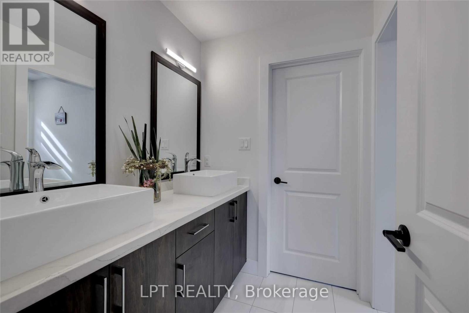Upper - 3401 Regiment Road, London South, Ontario  N6P 0H2 - Photo 18 - X13463218