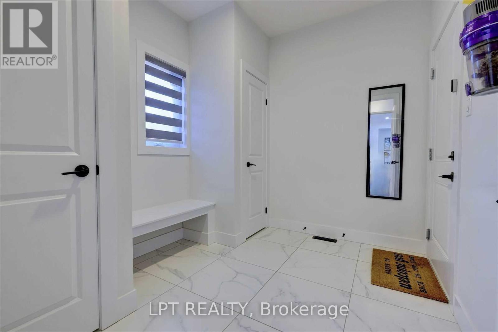 Upper - 3401 Regiment Road, London South, Ontario  N6P 0H2 - Photo 24 - X13463218