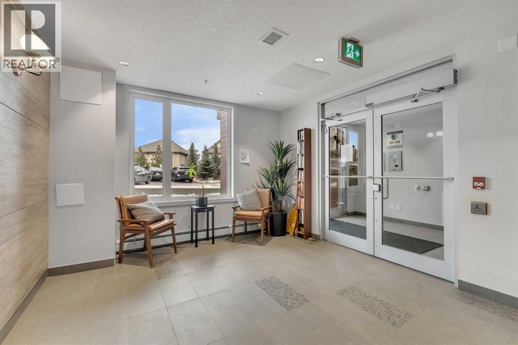 301, 71 Shawnee Common Sw, Calgary, Alberta  T2Y 0R2 - Photo 5 - A2296258