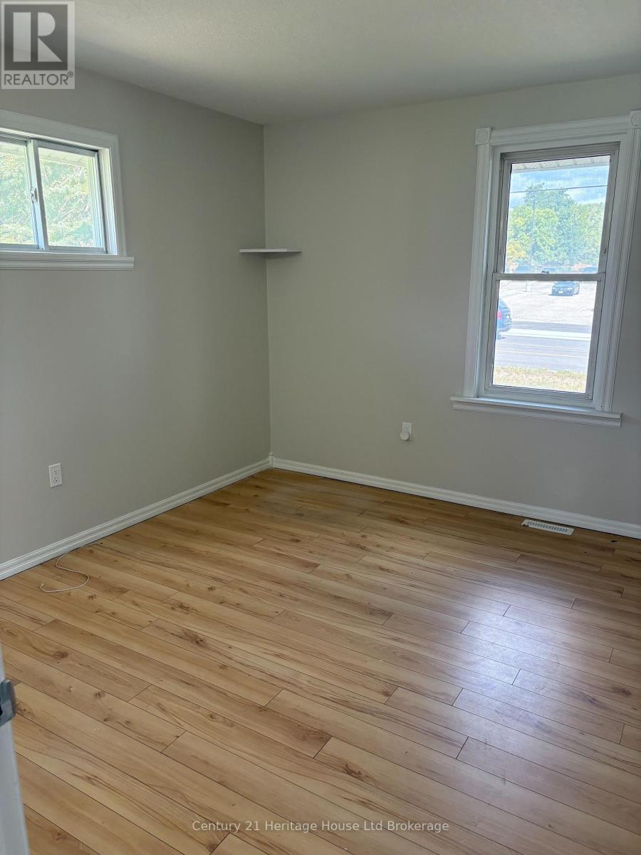B - 560 Athlone Avenue, Woodstock, Ontario  N4S 7V8 - Photo 5 - X12720340