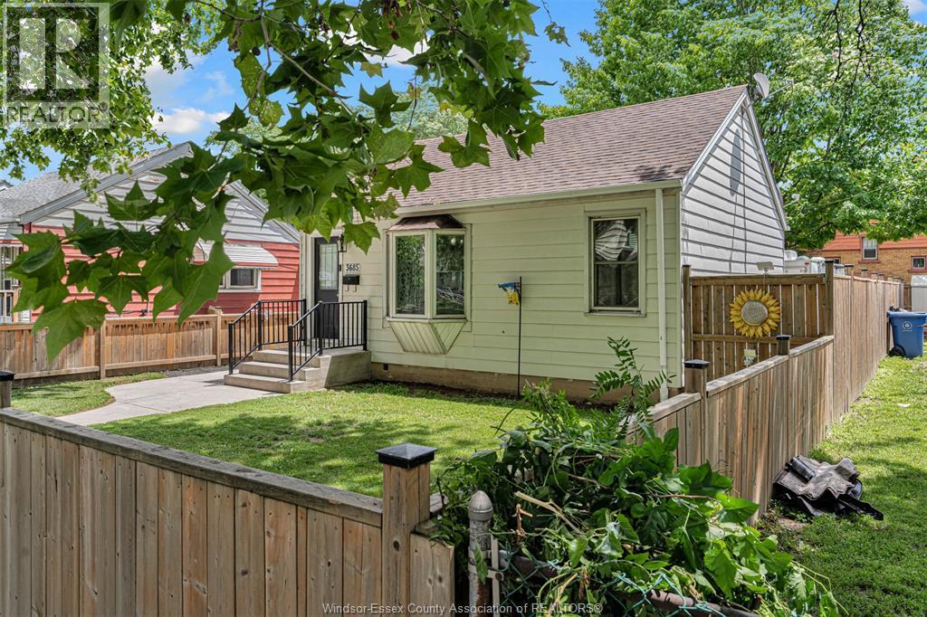 3685 Queen Street, Windsor, Ontario N9C 1P1 - Photo 1 - 26014570