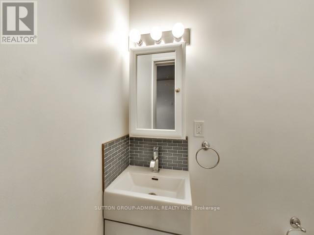 34 Hewitt--Main Floor Avenue, Toronto, Ontario  M6R 1Y3 - Photo 10 - W13463272