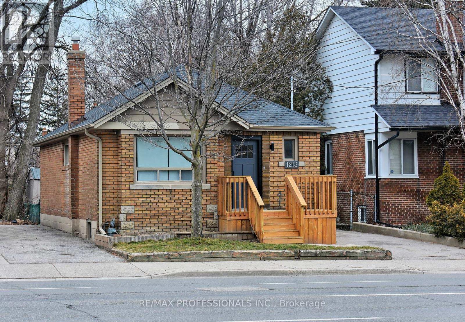 1213 Islington Avenue, Toronto, Ontario  M8Z 4T2 - Photo 2 - W13463376