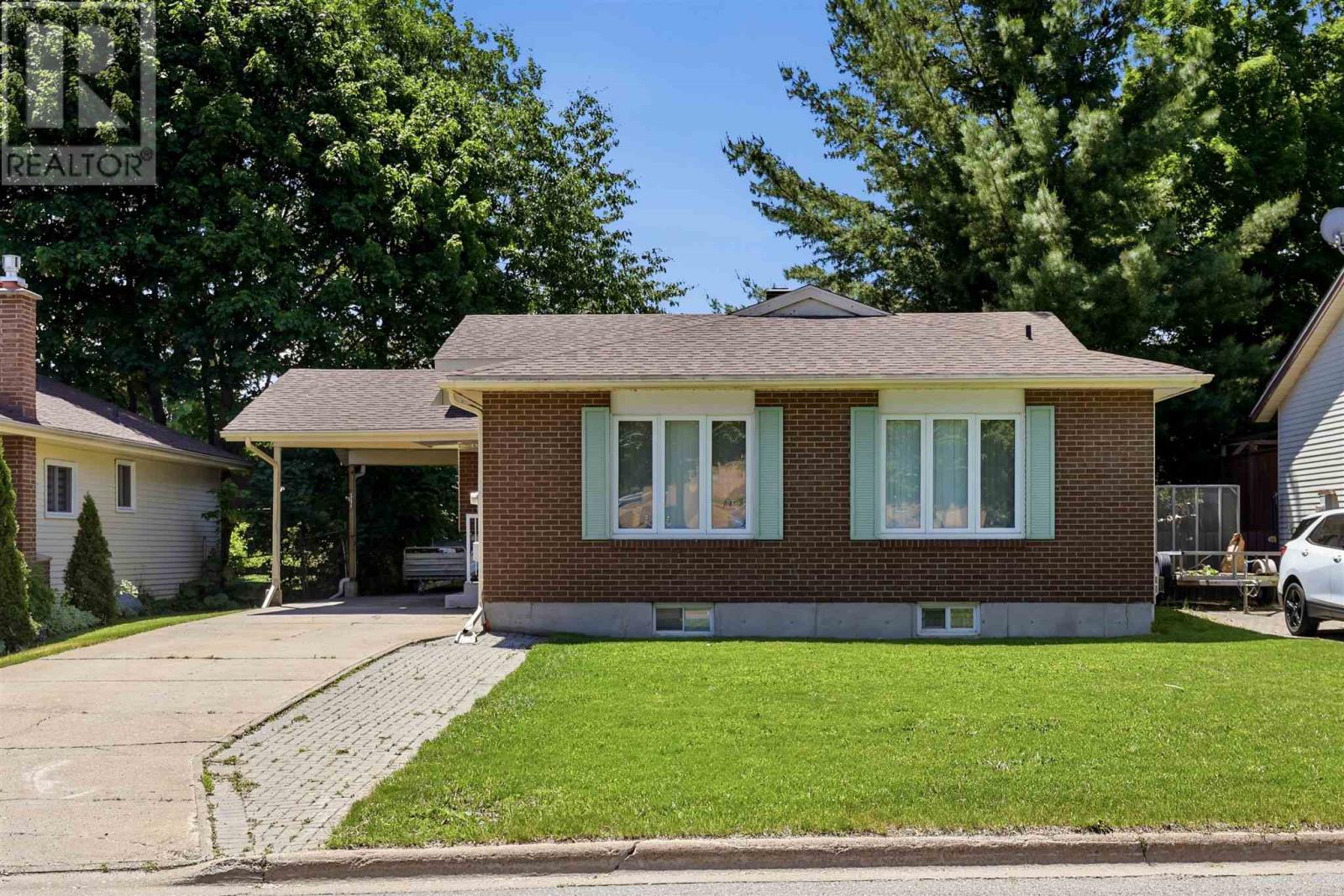 63 Amber St S, Sault Ste. Marie, Ontario  P6A 6N6 - Photo 2 - SM261464